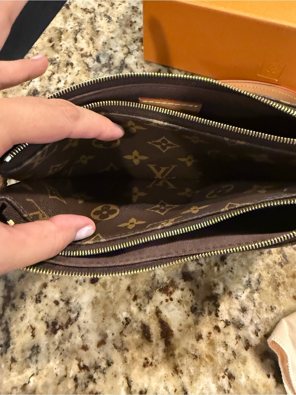 Louis Vuitton Monogram Liv Pochette - Picture 13 of 14